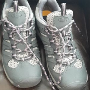 Keen sneakers 8.5